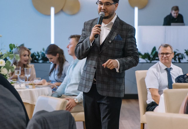 Ведущий Вячеслав Салнис - слайд 11