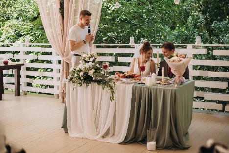 Ведущий Андрей Золотухин - фото 18