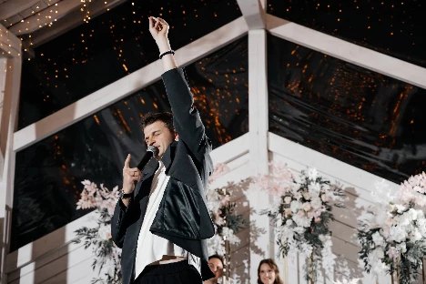 Ведущий Андрей Золотухин - фото 11