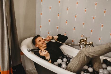 Ведущий Андрей Золотухин - фото 17