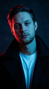 Ведущий Иван Комаров - фото 4