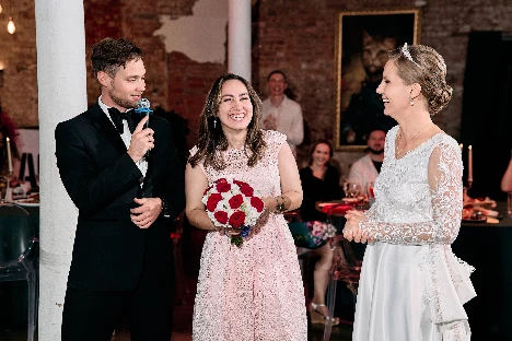 Ведущий Иван Комаров - фото 11