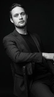 Ведущий Иван Комаров - фото 12