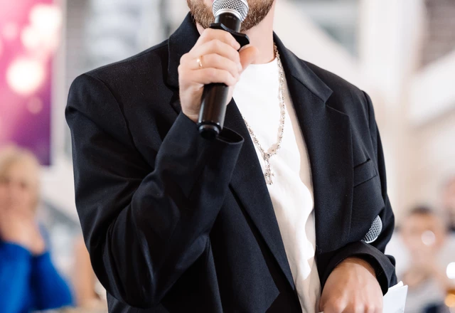 Ведущий Иван Комаров - слайд 17