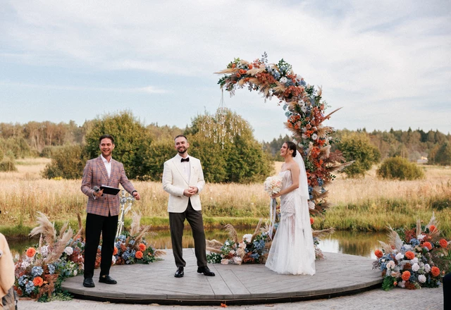 Ведущий Иван Комаров - фото 2