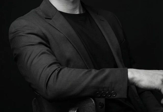 Ведущий Иван Комаров - слайд 11