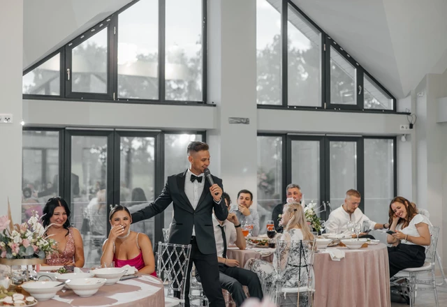 Ведущий Иван Комаров - фото 6