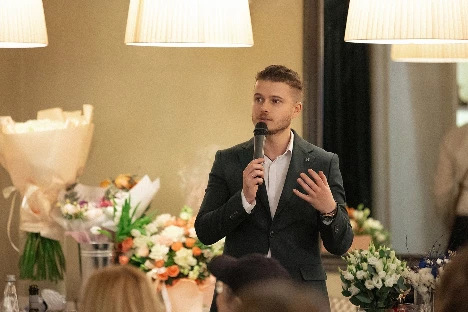 Ведущий Валентин Либерзон - фото 3