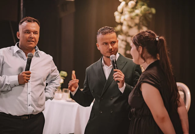 Ведущий Валентин Либерзон - слайд 1