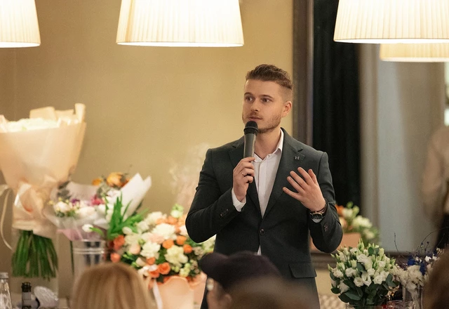 Ведущий Валентин Либерзон - слайд 2