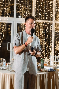 Ведущий Александр Арисов - фото 19