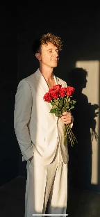 Ведущий Александр Арисов - фото 6