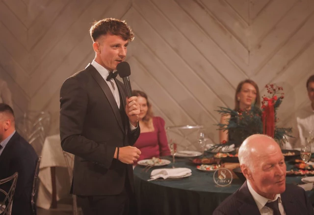 Ведущий Александр Арисов - слайд 11