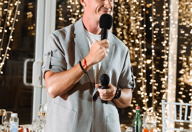 Ведущий Александр Арисов - слайд 18