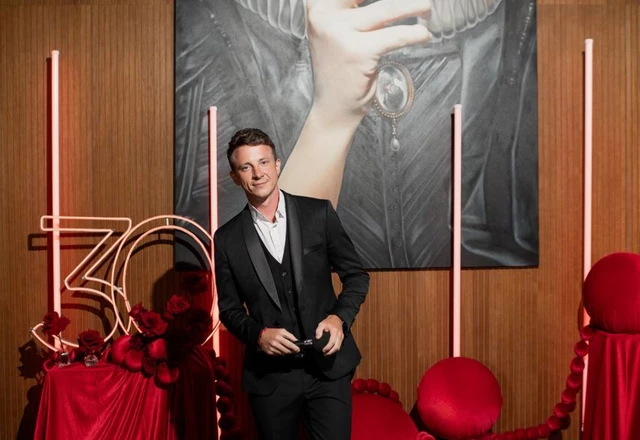 Ведущий Александр Арисов - слайд 13