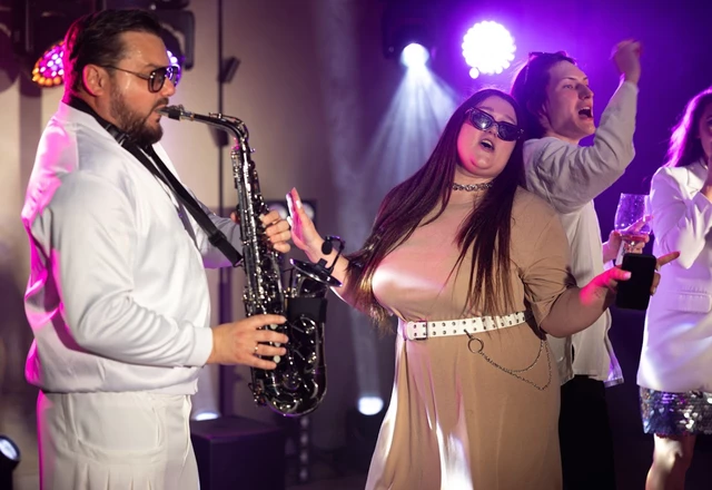 Ведущий Александр Арисов | Максим и Ладлена - фото 63