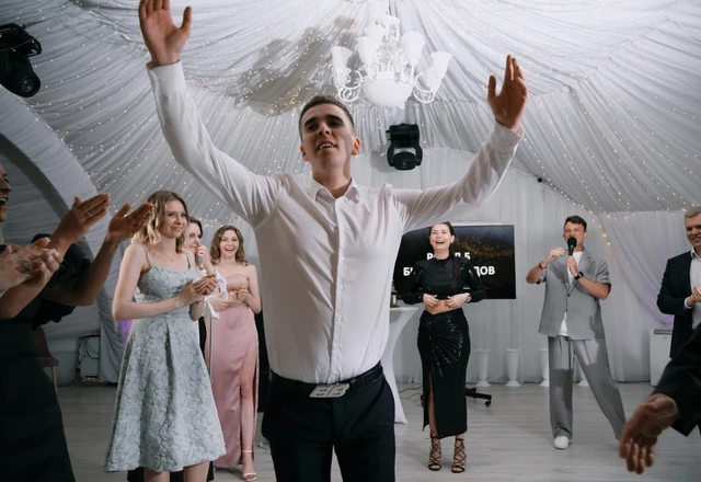 Ведущий Александр Арисов | Арина и Артем - фото 97