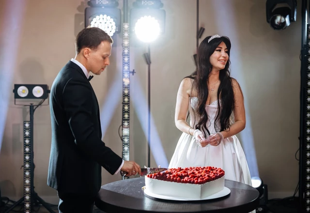 Ведущий Александр Арисов | Максим и Ладлена