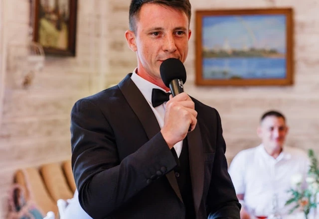 Ведущий Александр Арисов | Полина и Юрий