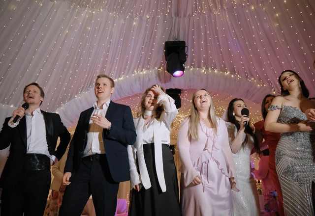 Ведущий Александр Арисов | Арина и Артем