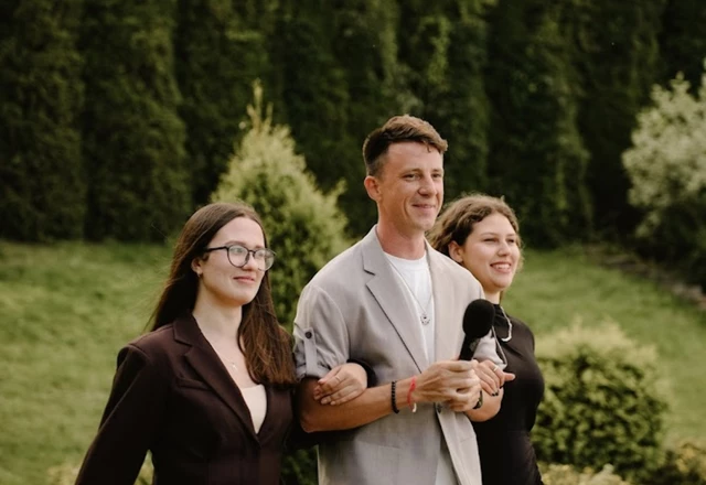 Ведущий Александр Арисов - слайд 13