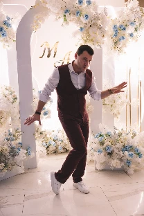 Ведущий Денис Колесников - фото 9