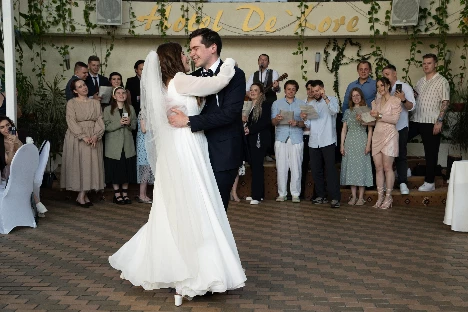 Ведущий Денис Колесников - фото 13