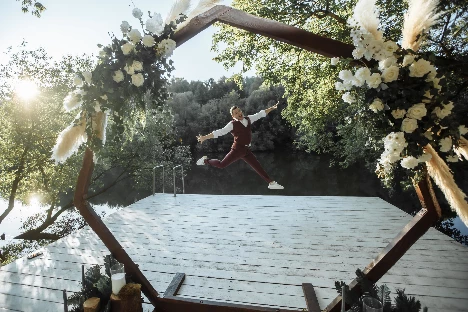 Ведущий Денис Колесников - фото 12