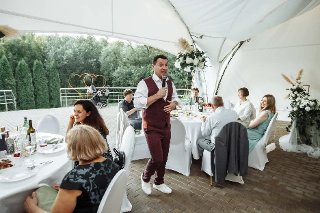 Ведущий Денис Колесников - фото 19