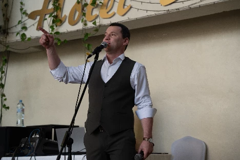 Ведущий Денис Колесников - фото 6