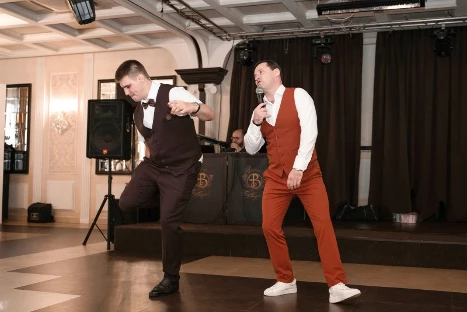 Ведущий Денис Колесников - фото 14