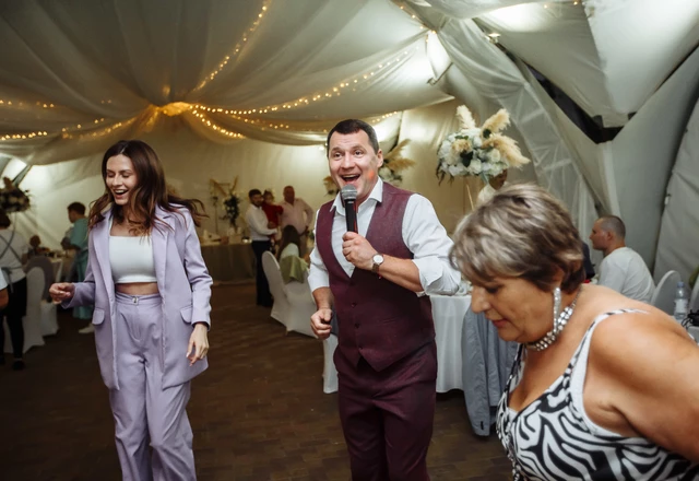 Ведущий Денис Колесников - слайд 4