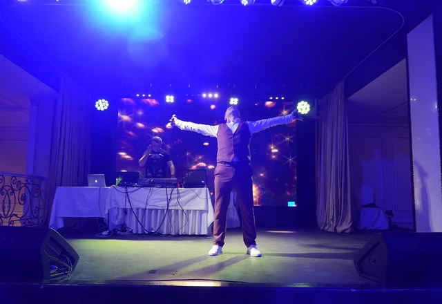 Ведущий Денис Колесников - слайд 16