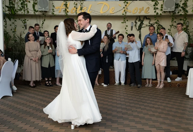 Ведущий Денис Колесников - слайд 12