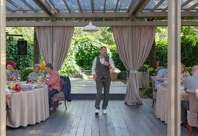 Ведущий Денис Колесников - слайд 9