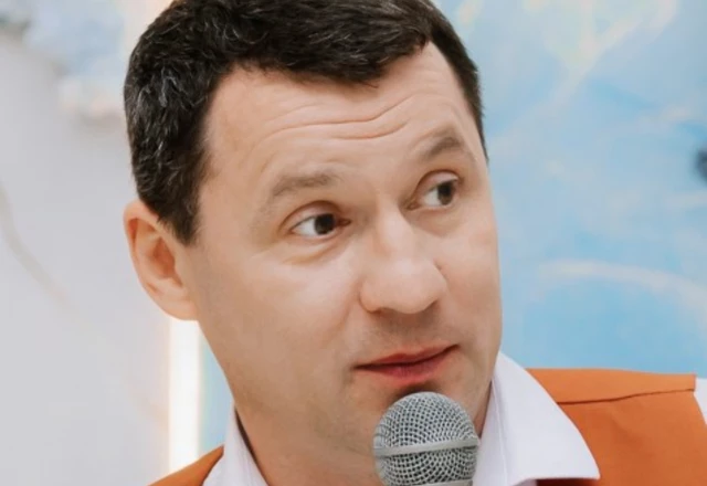 Ведущий Денис Колесников - слайд 10