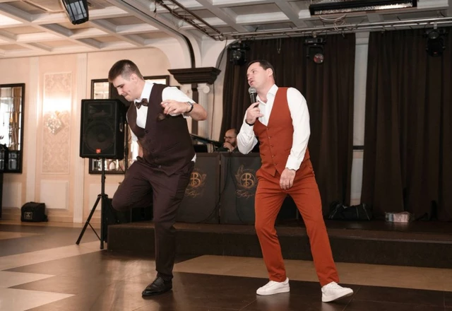 Ведущий Денис Колесников - слайд 13