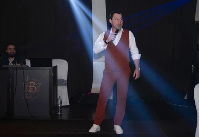 Ведущий Денис Колесников - слайд 2