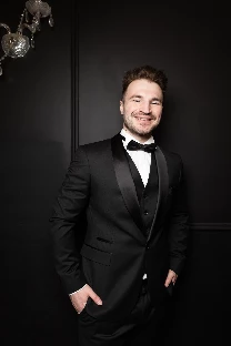 Ведущий Никита Малышев - фото 12