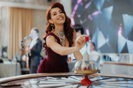 Ведущая Катя Водопьянова - фото 6