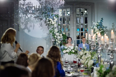 Ведущая, с которой тепло Александра Карсо - фото 7