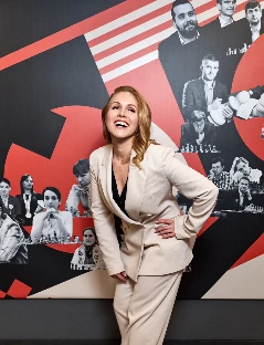 Ведущая, с которой тепло Александра Карсо - фото 18