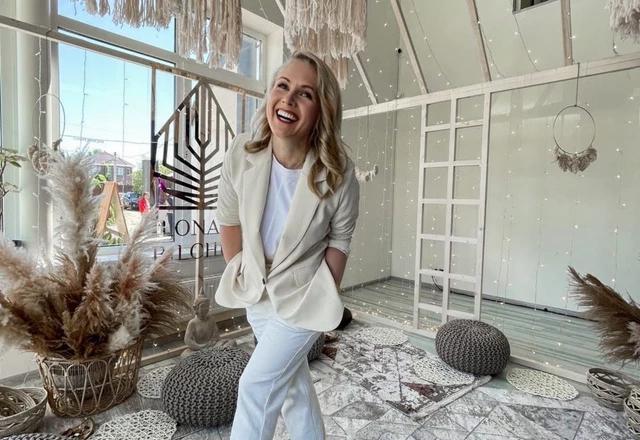 Ведущая, с которой тепло Александра Карсо - фото 5