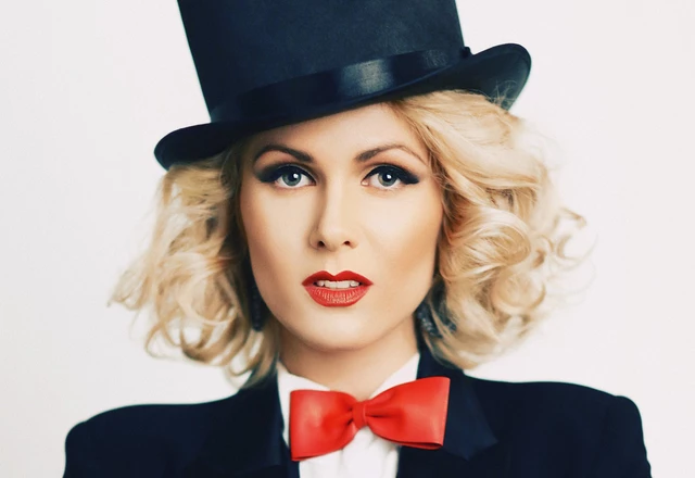 Ведущая, с которой тепло Александра Карсо - фото 2