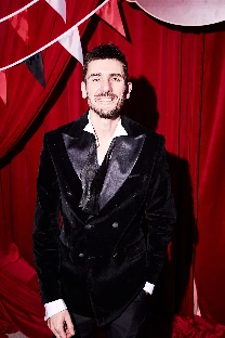 Ведущий Захар Милославский - фото 12