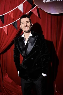 Ведущий Захар Милославский - фото 19