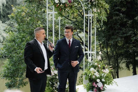 Ведущий с гитарой Сергей Веслополов - фото 15