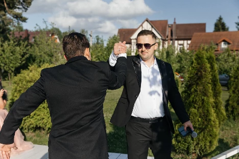 Ведущий с гитарой Сергей Веслополов - фото 5