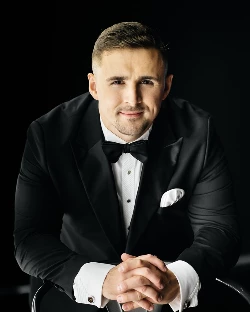 Ведущий с гитарой Сергей Веслополов - фото 11