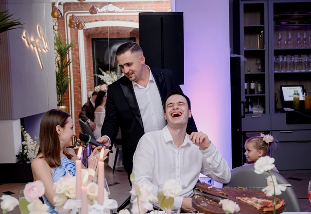 Ведущий с гитарой Сергей Веслополов - слайд 20